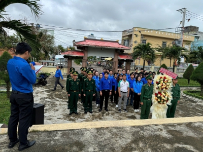 Chi đoàn Bảo tàng tỉnh phối hợp tổ chức chương trình “Sáng mãi tinh thần Bộ đội Cụ Hồ”